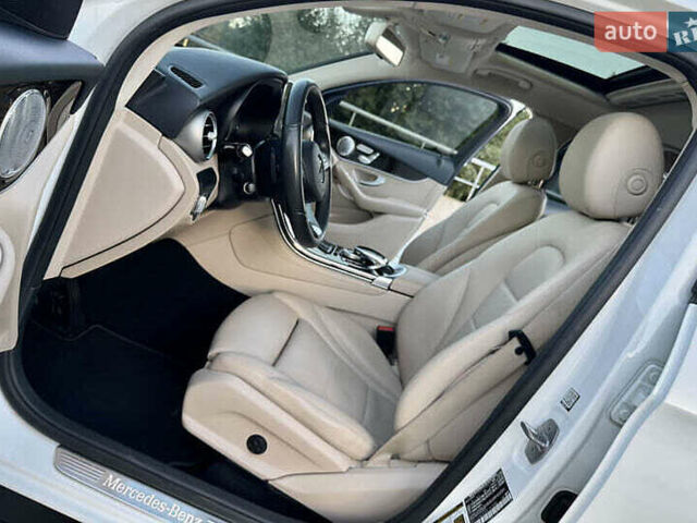 Белый Мерседес GLC-Class Coupe, объемом двигателя 1.99 л и пробегом 91 тыс. км за 30000 $, фото 27 на Automoto.ua