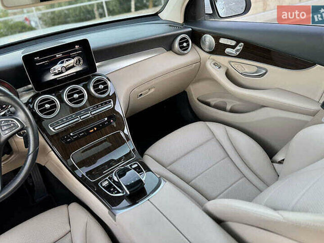 Белый Мерседес GLC-Class Coupe, объемом двигателя 1.99 л и пробегом 91 тыс. км за 30000 $, фото 34 на Automoto.ua