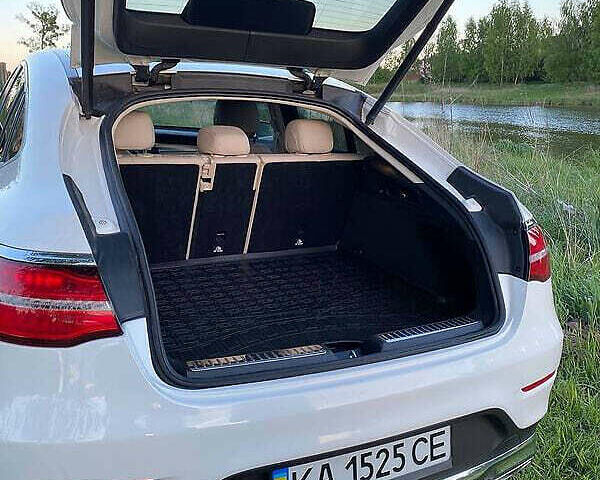 Белый Мерседес GLC-Class Coupe, объемом двигателя 1.99 л и пробегом 91 тыс. км за 30000 $, фото 3 на Automoto.ua