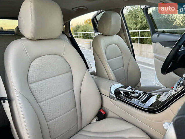 Белый Мерседес GLC-Class Coupe, объемом двигателя 1.99 л и пробегом 91 тыс. км за 30000 $, фото 36 на Automoto.ua