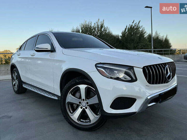 Белый Мерседес GLC-Class Coupe, объемом двигателя 1.99 л и пробегом 91 тыс. км за 30000 $, фото 19 на Automoto.ua