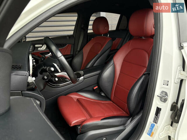 Белый Мерседес GLC-Class Coupe, объемом двигателя 2.14 л и пробегом 122 тыс. км за 33900 $, фото 13 на Automoto.ua