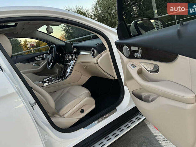 Белый Мерседес GLC-Class Coupe, объемом двигателя 1.99 л и пробегом 91 тыс. км за 30000 $, фото 49 на Automoto.ua