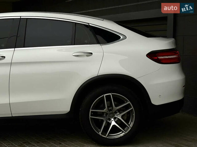 Белый Мерседес GLC-Class Coupe, объемом двигателя 2.14 л и пробегом 122 тыс. км за 33900 $, фото 12 на Automoto.ua