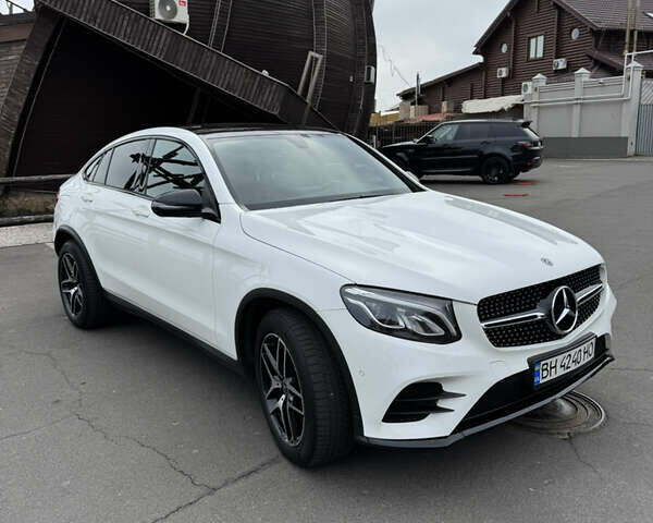 Белый Мерседес GLC-Class Coupe, объемом двигателя 1.99 л и пробегом 75 тыс. км за 38500 $, фото 5 на Automoto.ua