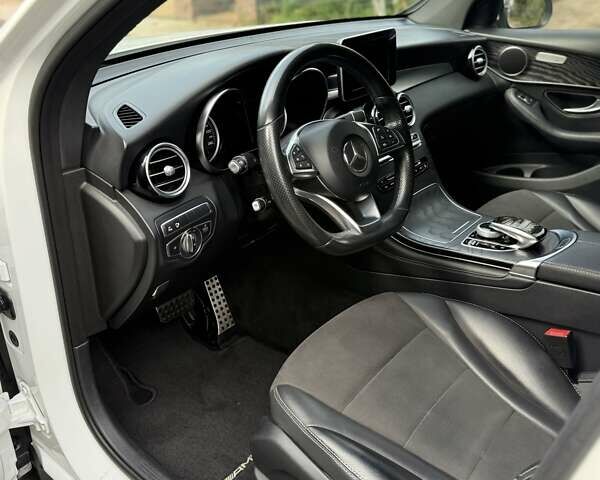 Белый Мерседес GLC-Class Coupe, объемом двигателя 2.14 л и пробегом 91 тыс. км за 39000 $, фото 9 на Automoto.ua