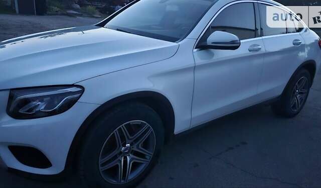 Білий Мерседес GLC-Class Coupe, об'ємом двигуна 2.2 л та пробігом 67 тис. км за 42000 $, фото 1 на Automoto.ua