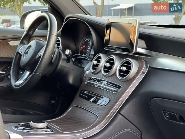 Белый Мерседес GLC-Class Coupe, объемом двигателя 1.99 л и пробегом 75 тыс. км за 38500 $, фото 15 на Automoto.ua