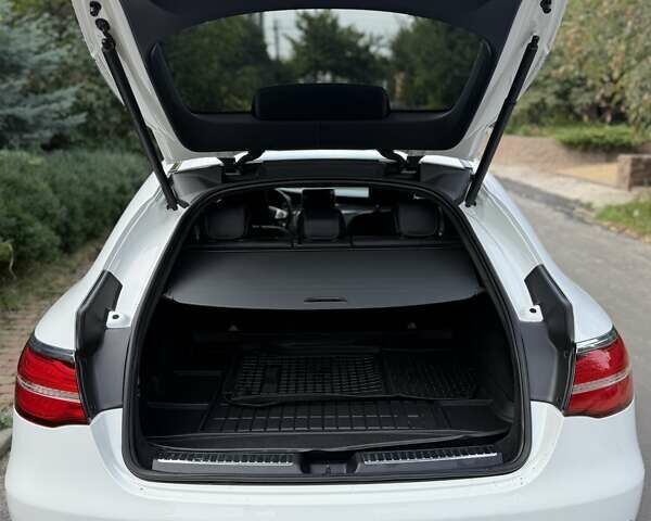 Белый Мерседес GLC-Class Coupe, объемом двигателя 2.14 л и пробегом 91 тыс. км за 39000 $, фото 7 на Automoto.ua