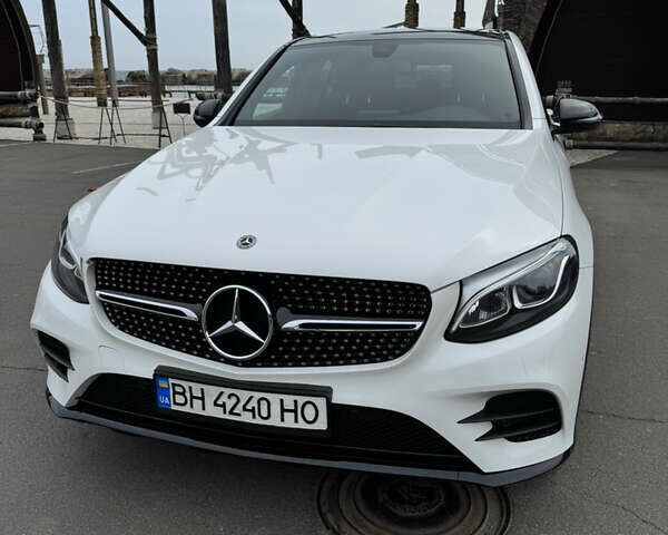 Белый Мерседес GLC-Class Coupe, объемом двигателя 1.99 л и пробегом 75 тыс. км за 38500 $, фото 2 на Automoto.ua