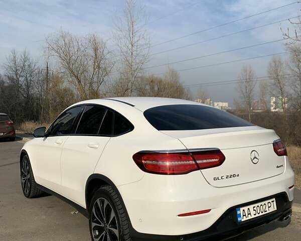 Білий Мерседес GLC-Class Coupe, об'ємом двигуна 2.14 л та пробігом 104 тис. км за 39900 $, фото 2 на Automoto.ua