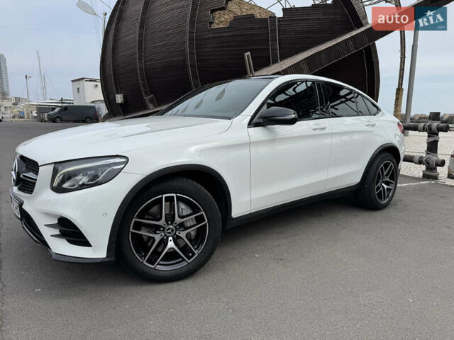 Белый Мерседес GLC-Class Coupe, объемом двигателя 1.99 л и пробегом 75 тыс. км за 38500 $, фото 1 на Automoto.ua