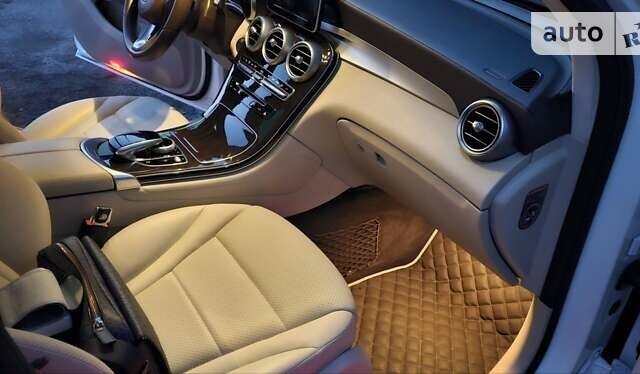 Білий Мерседес GLC-Class Coupe, об'ємом двигуна 2.2 л та пробігом 67 тис. км за 42000 $, фото 10 на Automoto.ua