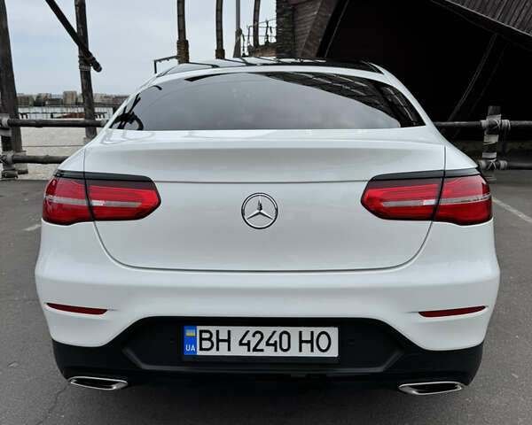Белый Мерседес GLC-Class Coupe, объемом двигателя 1.99 л и пробегом 75 тыс. км за 38500 $, фото 8 на Automoto.ua