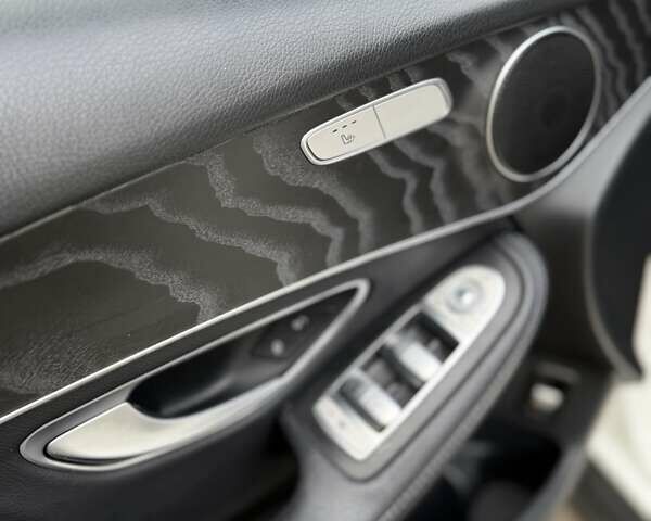 Белый Мерседес GLC-Class Coupe, объемом двигателя 2.14 л и пробегом 91 тыс. км за 39000 $, фото 14 на Automoto.ua