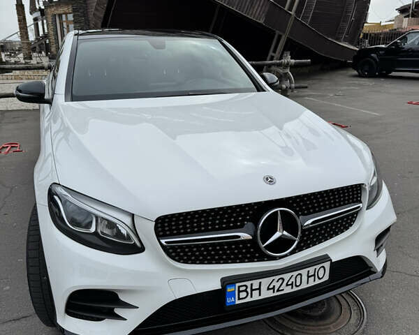 Белый Мерседес GLC-Class Coupe, объемом двигателя 1.99 л и пробегом 75 тыс. км за 38500 $, фото 4 на Automoto.ua
