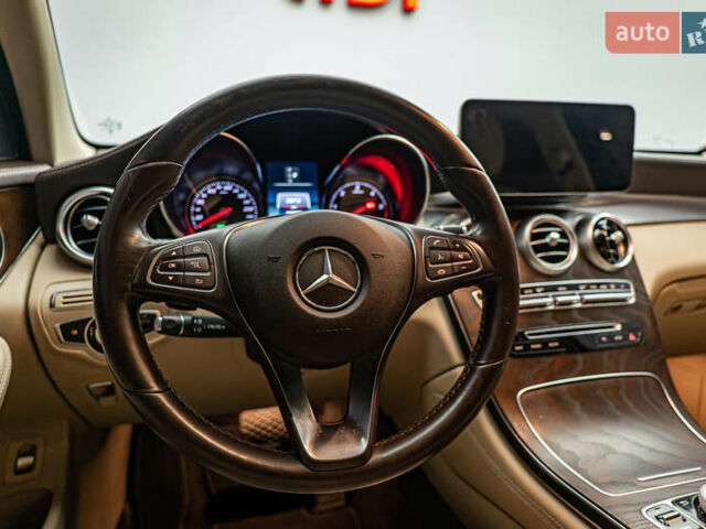 Белый Мерседес GLC-Class Coupe, объемом двигателя 2.1 л и пробегом 138 тыс. км за 35891 $, фото 11 на Automoto.ua