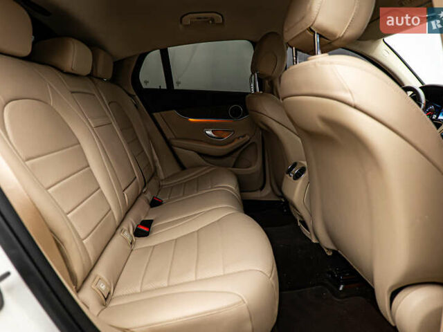 Белый Мерседес GLC-Class Coupe, объемом двигателя 2.1 л и пробегом 138 тыс. км за 35891 $, фото 19 на Automoto.ua