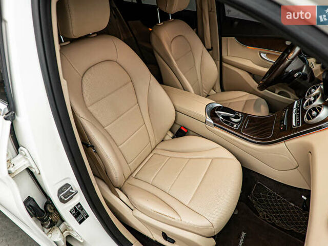 Белый Мерседес GLC-Class Coupe, объемом двигателя 2.1 л и пробегом 138 тыс. км за 35891 $, фото 18 на Automoto.ua