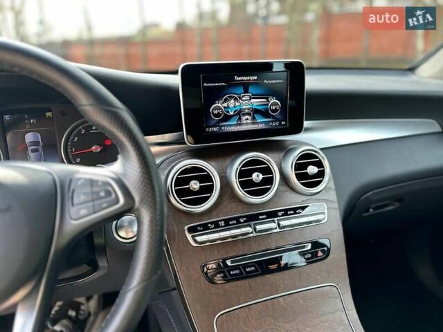 Білий Мерседес GLC-Class Coupe, об'ємом двигуна 1.99 л та пробігом 160 тис. км за 29899 $, фото 17 на Automoto.ua