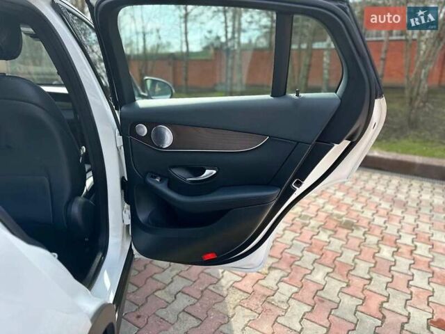 Білий Мерседес GLC-Class Coupe, об'ємом двигуна 1.99 л та пробігом 160 тис. км за 29899 $, фото 18 на Automoto.ua