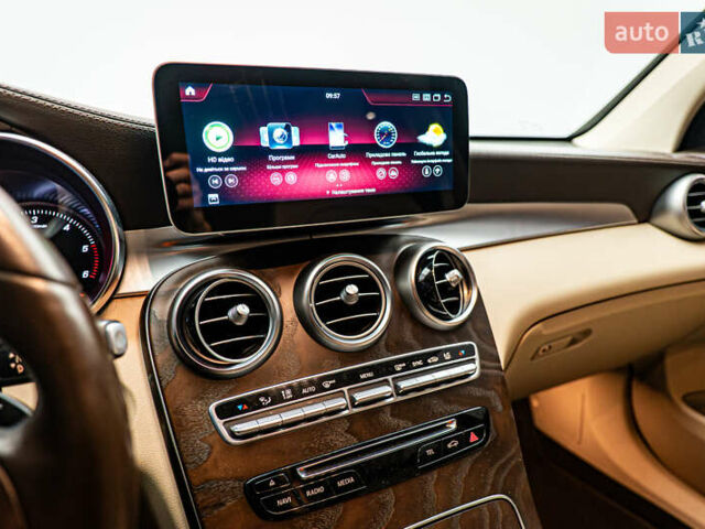 Белый Мерседес GLC-Class Coupe, объемом двигателя 2.1 л и пробегом 138 тыс. км за 35891 $, фото 14 на Automoto.ua