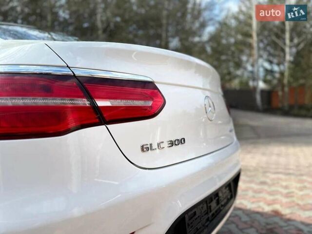 Білий Мерседес GLC-Class Coupe, об'ємом двигуна 1.99 л та пробігом 160 тис. км за 29899 $, фото 9 на Automoto.ua