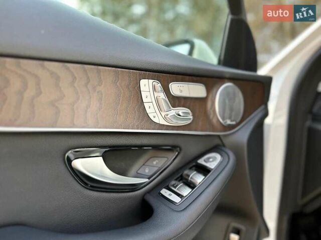 Білий Мерседес GLC-Class Coupe, об'ємом двигуна 1.99 л та пробігом 160 тис. км за 29899 $, фото 20 на Automoto.ua