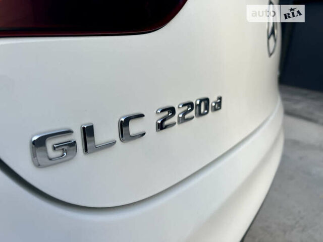 Белый Мерседес GLC-Class Coupe, объемом двигателя 2 л и пробегом 113 тыс. км за 47700 $, фото 31 на Automoto.ua