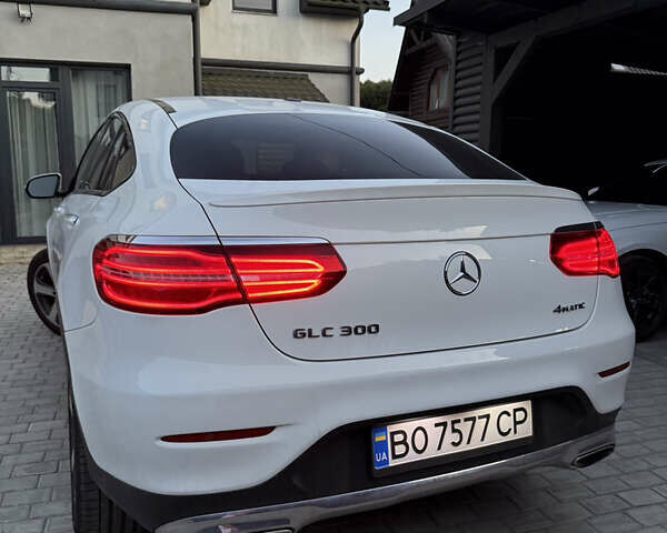 Білий Мерседес GLC-Class Coupe, об'ємом двигуна 1.99 л та пробігом 130 тис. км за 35000 $, фото 1 на Automoto.ua