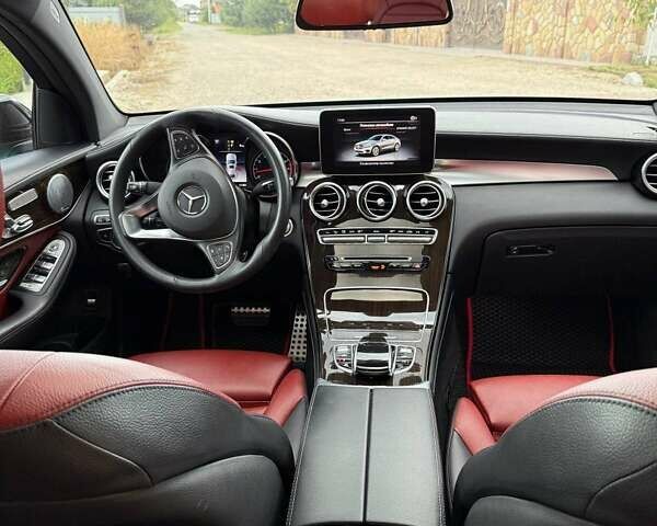 Белый Мерседес GLC-Class Coupe, объемом двигателя 3 л и пробегом 80 тыс. км за 43500 $, фото 23 на Automoto.ua