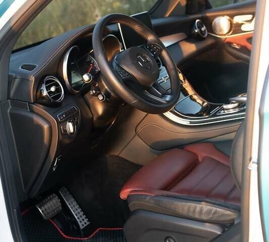Белый Мерседес GLC-Class Coupe, объемом двигателя 3 л и пробегом 80 тыс. км за 43999 $, фото 58 на Automoto.ua