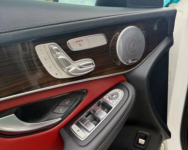 Белый Мерседес GLC-Class Coupe, объемом двигателя 3 л и пробегом 80 тыс. км за 43999 $, фото 14 на Automoto.ua