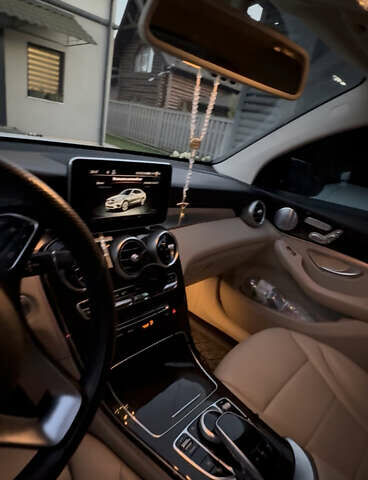 Білий Мерседес GLC-Class Coupe, об'ємом двигуна 1.99 л та пробігом 130 тис. км за 35000 $, фото 6 на Automoto.ua