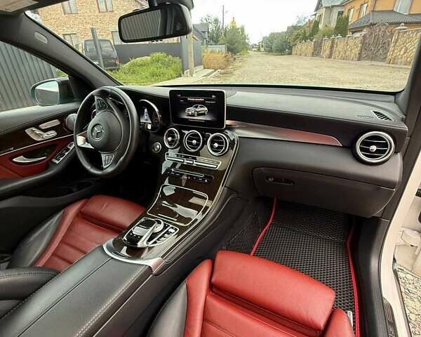 Белый Мерседес GLC-Class Coupe, объемом двигателя 3 л и пробегом 80 тыс. км за 43500 $, фото 31 на Automoto.ua