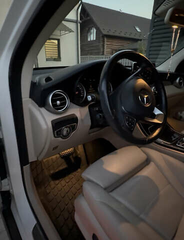 Білий Мерседес GLC-Class Coupe, об'ємом двигуна 1.99 л та пробігом 130 тис. км за 35000 $, фото 5 на Automoto.ua