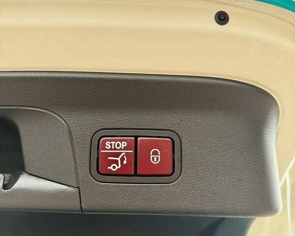 Белый Мерседес GLC-Class Coupe, объемом двигателя 3 л и пробегом 80 тыс. км за 43500 $, фото 30 на Automoto.ua