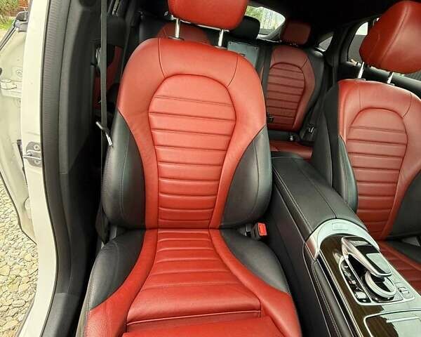 Белый Мерседес GLC-Class Coupe, объемом двигателя 3 л и пробегом 80 тыс. км за 43500 $, фото 28 на Automoto.ua