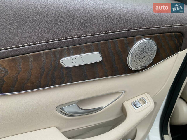 Белый Мерседес GLC-Class Coupe, объемом двигателя 1.95 л и пробегом 85 тыс. км за 45900 $, фото 17 на Automoto.ua