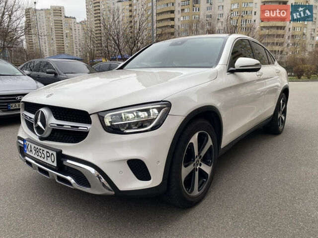 Белый Мерседес GLC-Class Coupe, объемом двигателя 1.95 л и пробегом 85 тыс. км за 45900 $, фото 1 на Automoto.ua