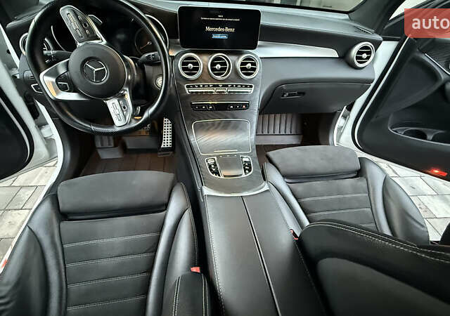Белый Мерседес GLC-Class Coupe, объемом двигателя 2 л и пробегом 114 тыс. км за 48700 $, фото 26 на Automoto.ua