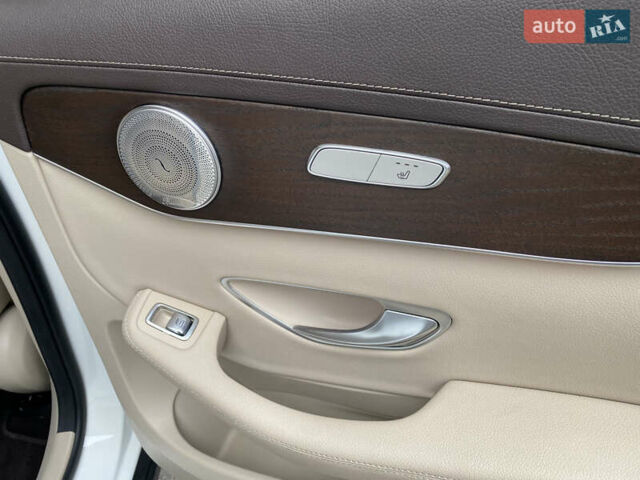 Белый Мерседес GLC-Class Coupe, объемом двигателя 1.95 л и пробегом 85 тыс. км за 45900 $, фото 21 на Automoto.ua