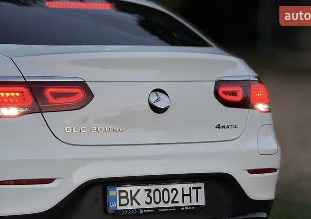 Белый Мерседес GLC-Class Coupe, объемом двигателя 2 л и пробегом 114 тыс. км за 48700 $, фото 3 на Automoto.ua