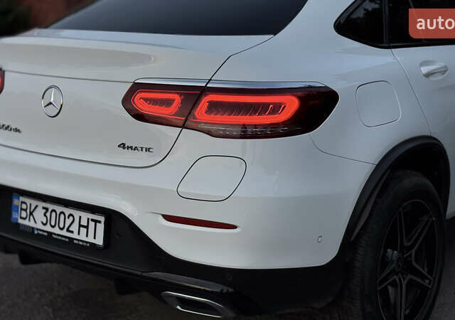Белый Мерседес GLC-Class Coupe, объемом двигателя 2 л и пробегом 114 тыс. км за 48700 $, фото 4 на Automoto.ua