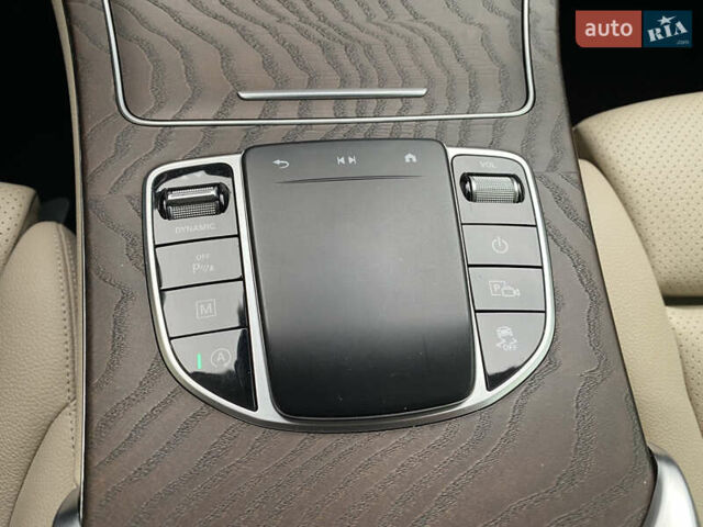 Белый Мерседес GLC-Class Coupe, объемом двигателя 1.95 л и пробегом 85 тыс. км за 45900 $, фото 26 на Automoto.ua