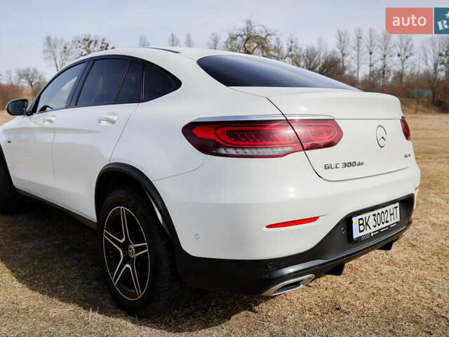 Білий Мерседес GLC-Class Coupe, об'ємом двигуна 1.9 л та пробігом 105 тис. км за 49990 $, фото 7 на Automoto.ua
