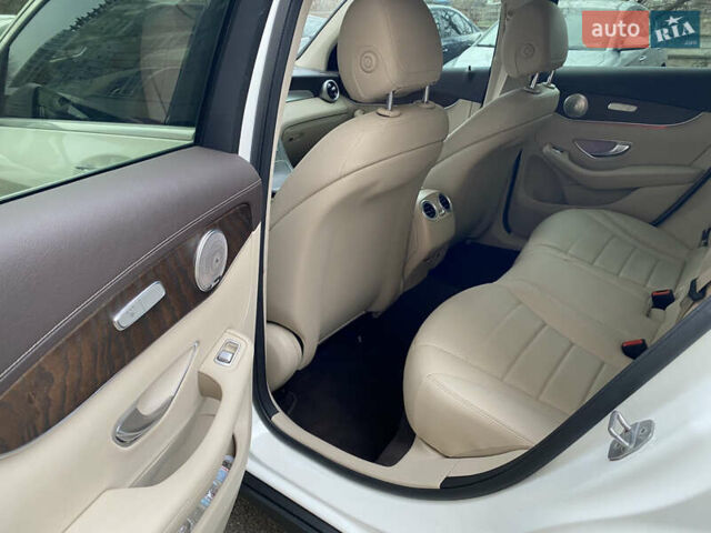 Белый Мерседес GLC-Class Coupe, объемом двигателя 1.95 л и пробегом 85 тыс. км за 45900 $, фото 15 на Automoto.ua
