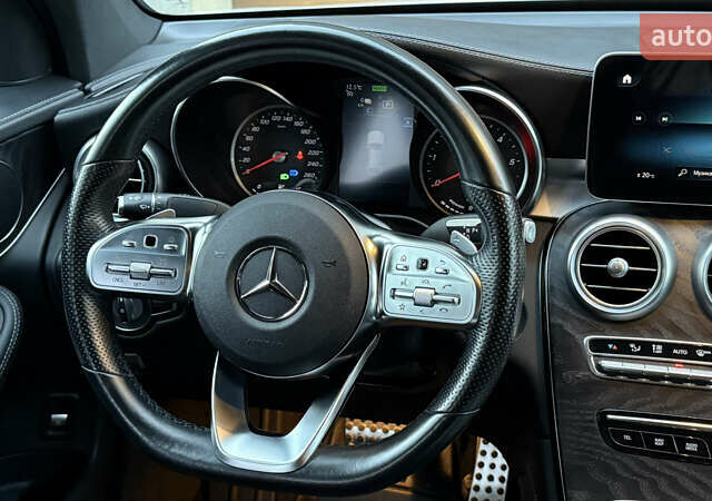 Белый Мерседес GLC-Class Coupe, объемом двигателя 2 л и пробегом 114 тыс. км за 48700 $, фото 29 на Automoto.ua
