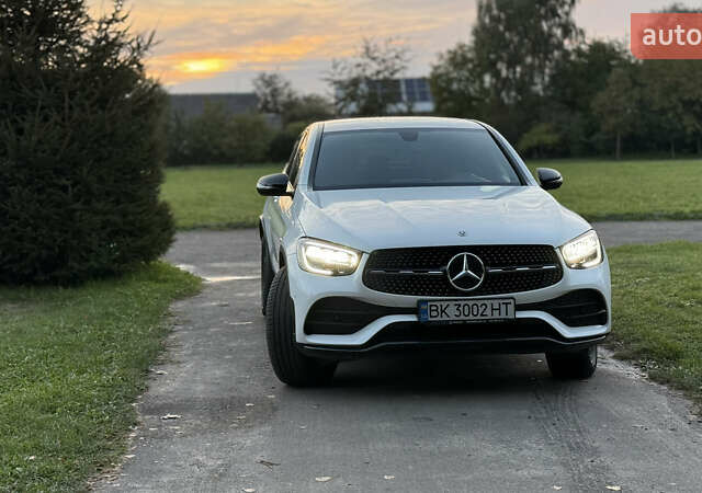 Белый Мерседес GLC-Class Coupe, объемом двигателя 2 л и пробегом 114 тыс. км за 48700 $, фото 14 на Automoto.ua