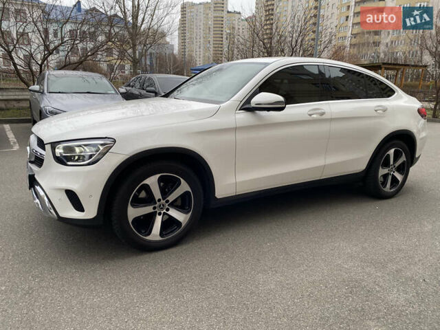 Белый Мерседес GLC-Class Coupe, объемом двигателя 1.95 л и пробегом 85 тыс. км за 45900 $, фото 2 на Automoto.ua